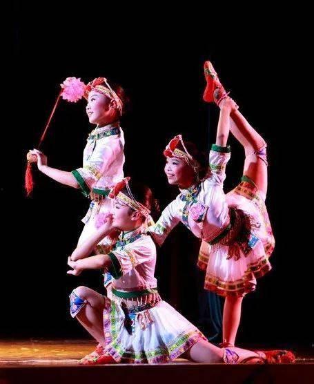 男子爆料买到假红牛视频,揭秘假冒饮料背后的真相